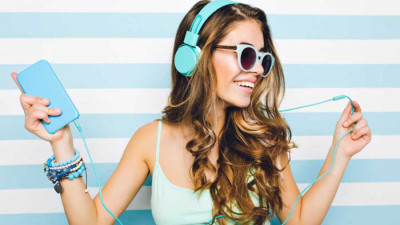 Luyện nghe tiếng Anh nhàm chán? Hãy thử “đổi gió” với 10 bài hát này!