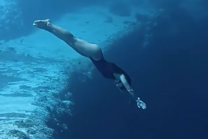 Lặn Xuống Hố Sâu Nhất Đại Dương