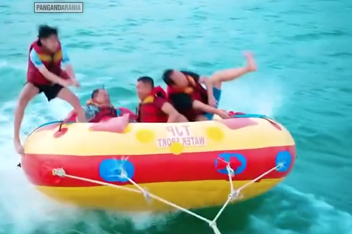 Bay Khỏi Thuyền Phao Chuối