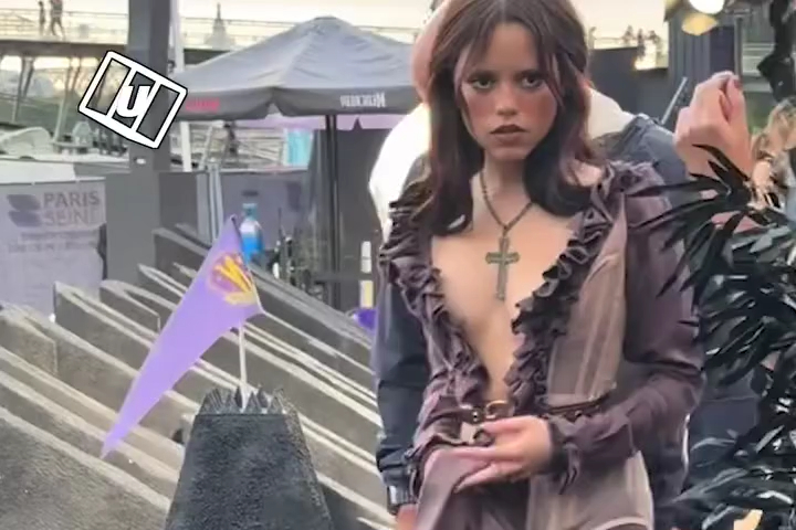 Jenna Ortega Không Chịu Thoát Vai