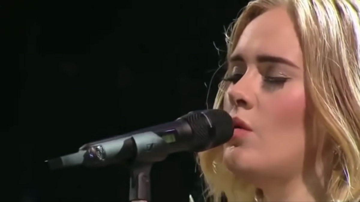 loi-dich-skyfall-adele1.jpg