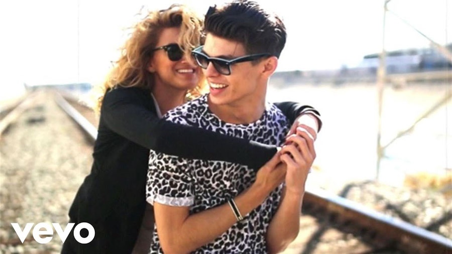Lời dịch Paper Hearts – Tori Kelly