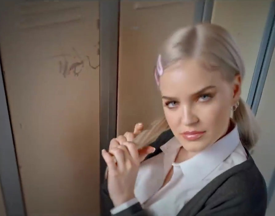Lời dịch 2002 – Anne-Marie - ảnh 1