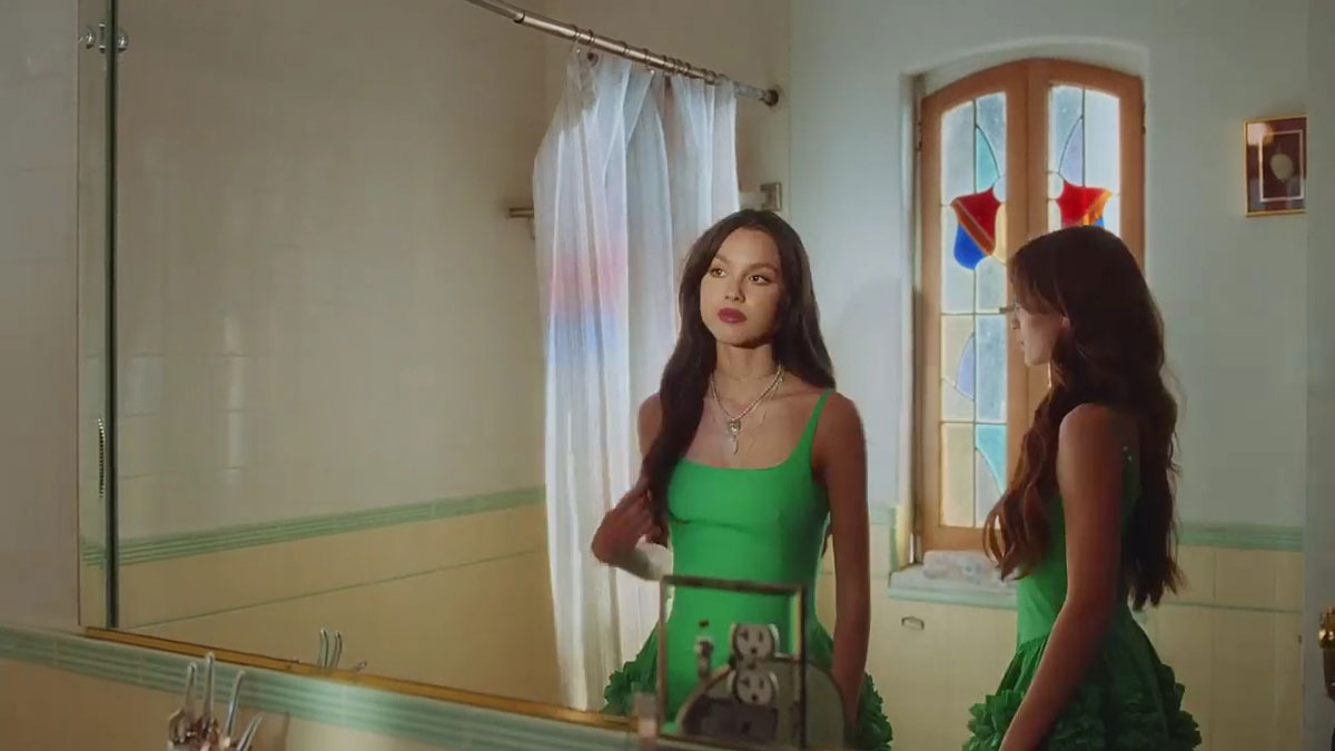 Lời dịch Deja Vu – Olivia Rodrigo - ảnh 2