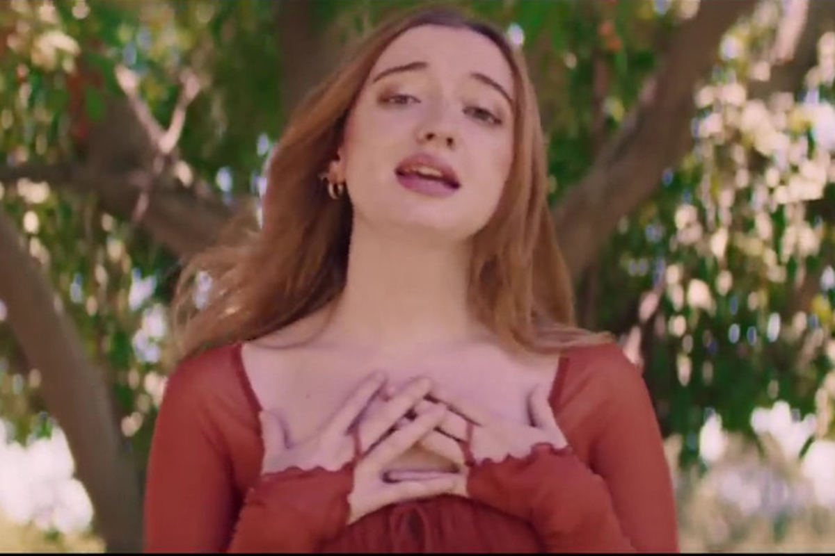 Lời dịch Fall in Love Alone – Stacey Ryan