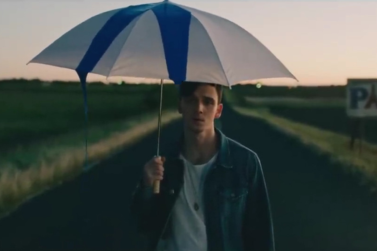 Lời dịch Paris in the Rain – Lauv