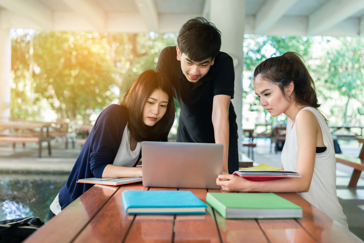 Mẫu câu giao tiếp về website trường học
