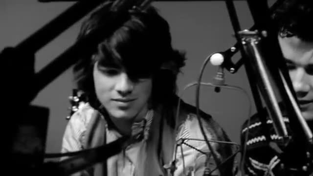 Lời dịch When You Look Me in the Eyes - Jonas Brothers