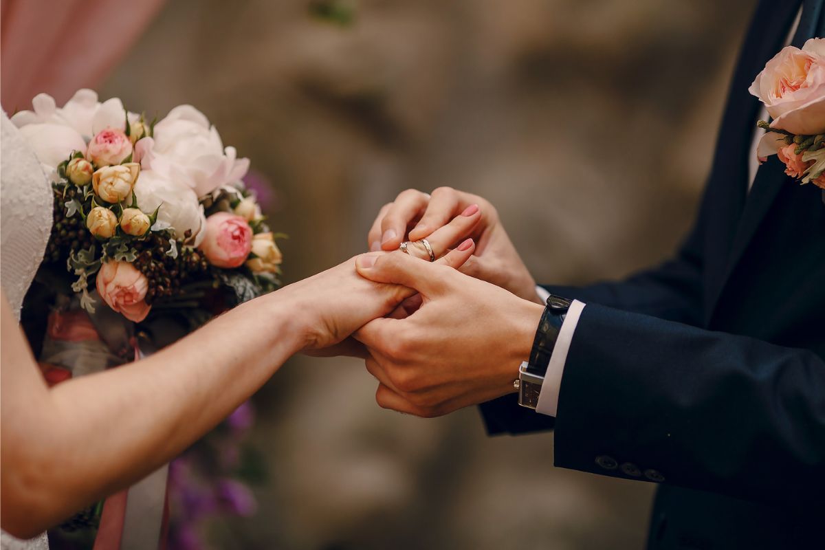 Mẫu câu hỏi về đám cưới
