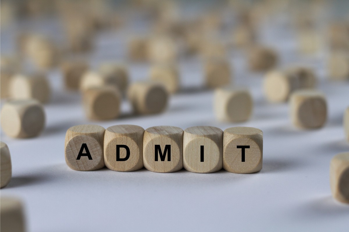 Cấu trúc Admit trong Tiếng Anh