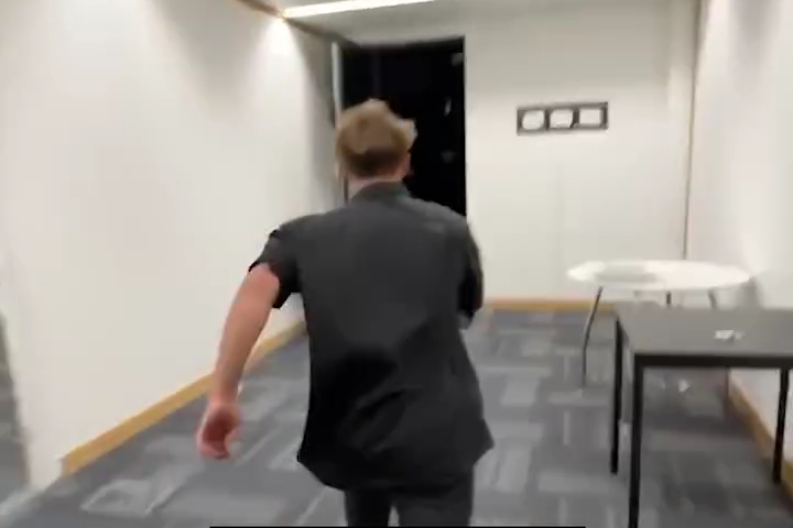 Tan Làm Ngày Thứ Sáu Kiểu...