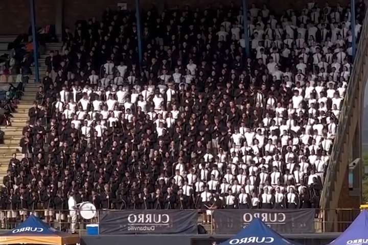 Màn Cổ Vũ Cực Cháy Từ Trường Dành Cho Vận Động Viên