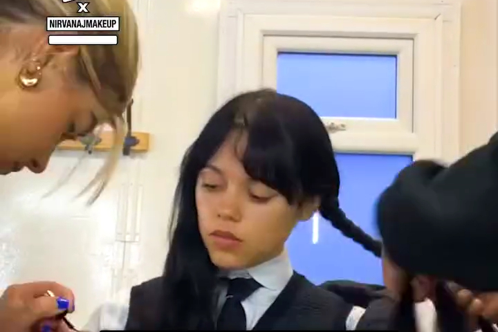 Cách Jenna Ortega Hoá Trang Thành Wednesday Addams