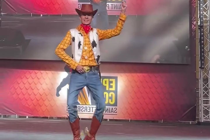 Màn Cosplay Woody Đỉnh Không Tưởng