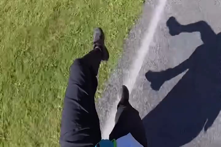 Nhảy Khỏi Vách Đá Với Bộ Đồ Bay