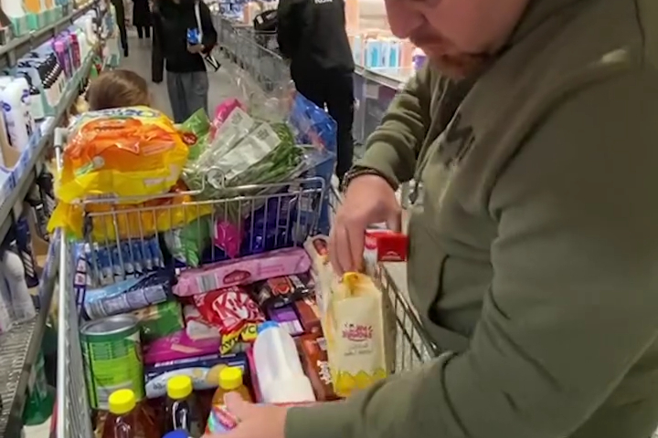 Xe Đẩy Siêu Thị Gọn Gàng Của Chồng Tôi