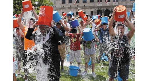 Russia kindergarten improves kids' health with 'cold bucket challenge' - 'Đổ nước đá lên đầu' để cải thiện sức khỏe cho trẻ
