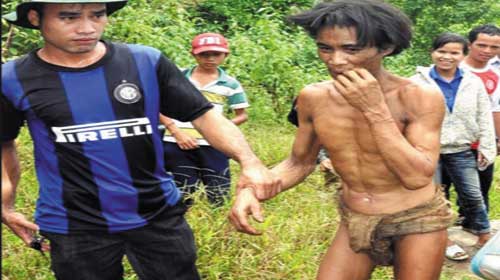 Hai cha con được tìm thấy trong cánh rừng già Việt Nam 40 năm - Dad and son discovered hiding in jungle from war for last 40 YEARS
