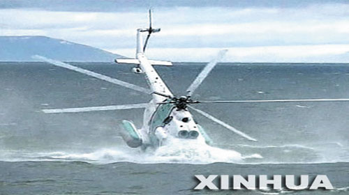 Máy bay trực thăng đâm sầm xuống biển - Special helicopter went into water
