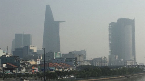 Sương mờ quang hóa ở Sài Gòn làm dấy lên các vấn đề sức khỏe - Smoggy Saigon raises health concerns
