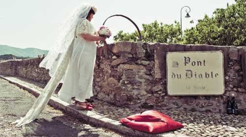 Kết hôn với cây, gối, cây cầu, bánh xe - Marrying tree, pillow, bridge, wheel
